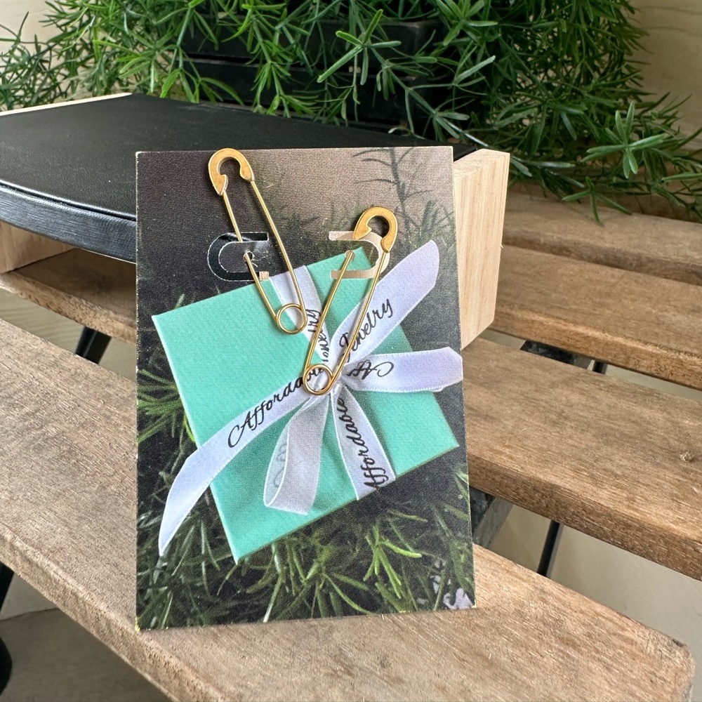 Pin Earrings - Picture 5 of 5